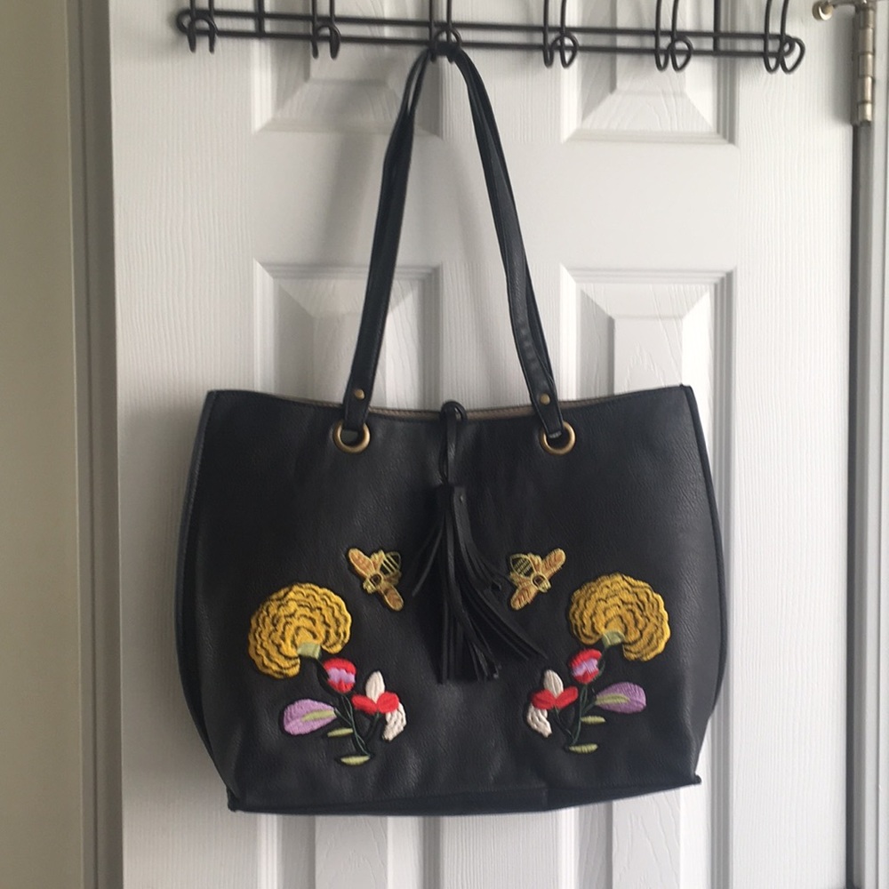 🐝 Black Faux Leather Tote 🐝